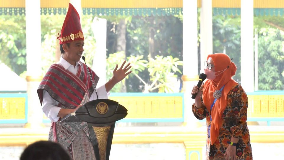 Foto 3 - Presiden Joko Widodo saat memberi kata sambutan di puncak peringatan Harganas ke-29 di Medan. (Dok. Istimewa).jpg